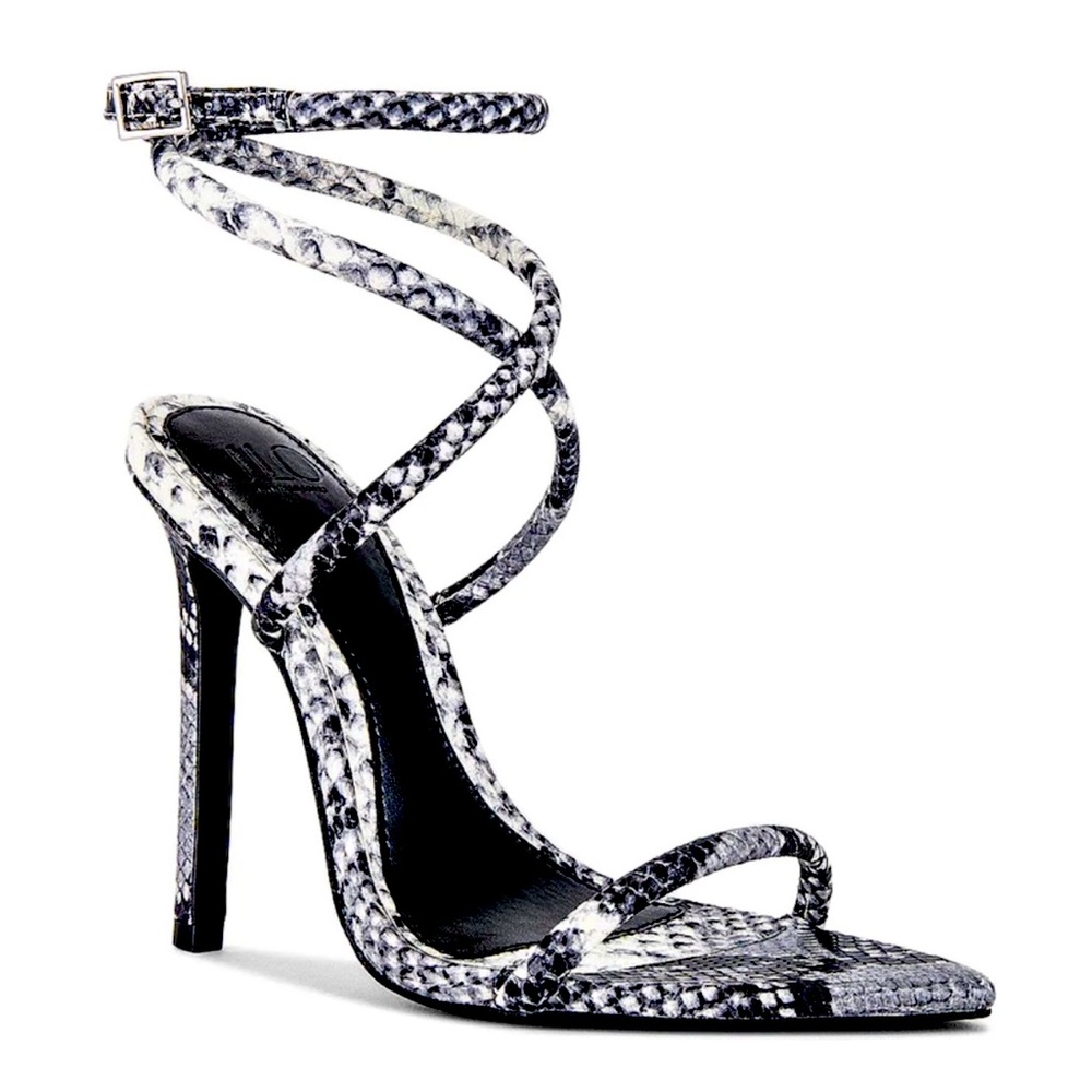 Help jennifer Lopez snakeskin stiletto heels size 6 never worn